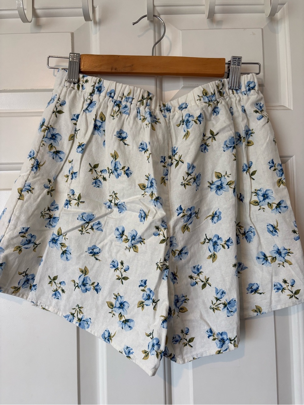 Old Navy White Floral High-Waist Skort with Blue Flowers